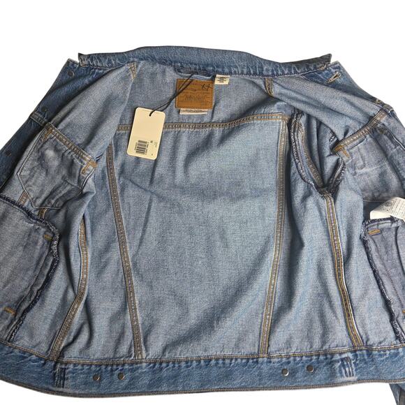 Women's Levi's Denim Ex-Boyfriend Trucker Jean Jacket Long Sleeve Size Medium - Picture 9 of 11